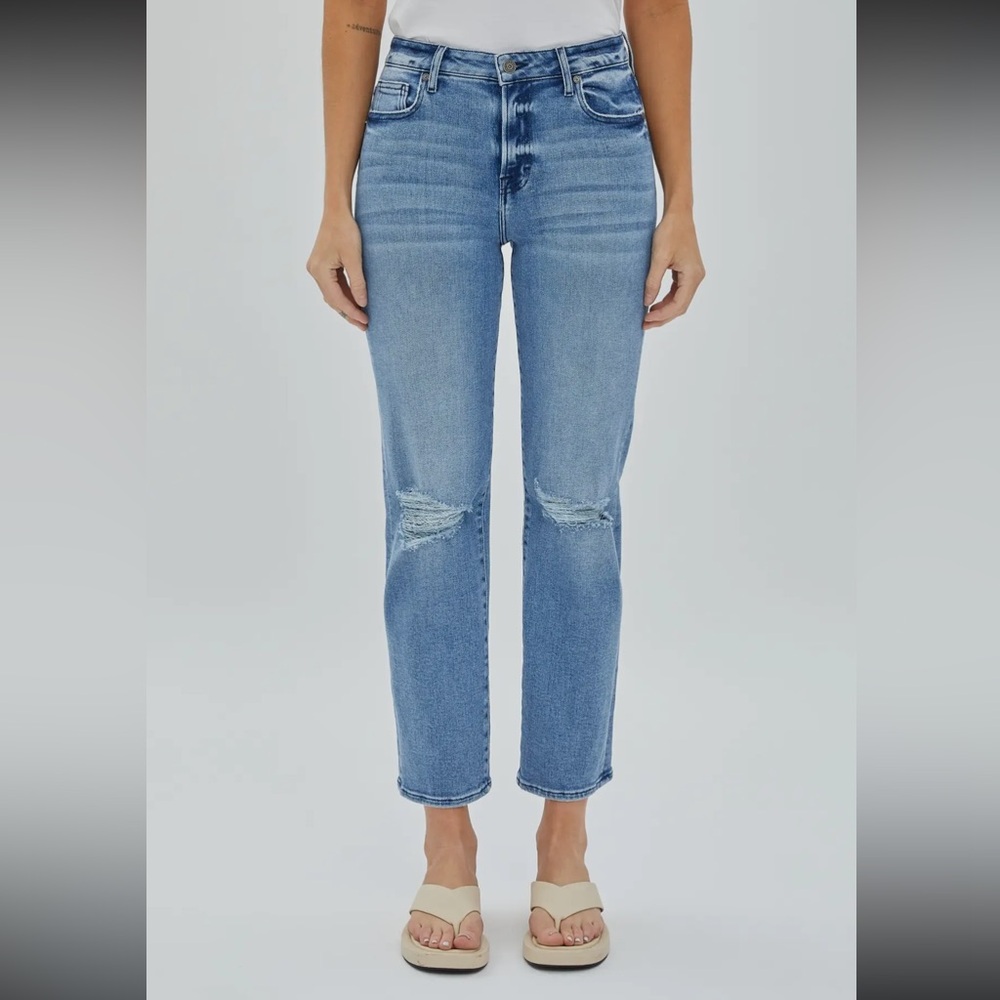 Hidden Jeans Medium Wash Stretch Distressed Straight Jeans NWT - Picture 3 of 11